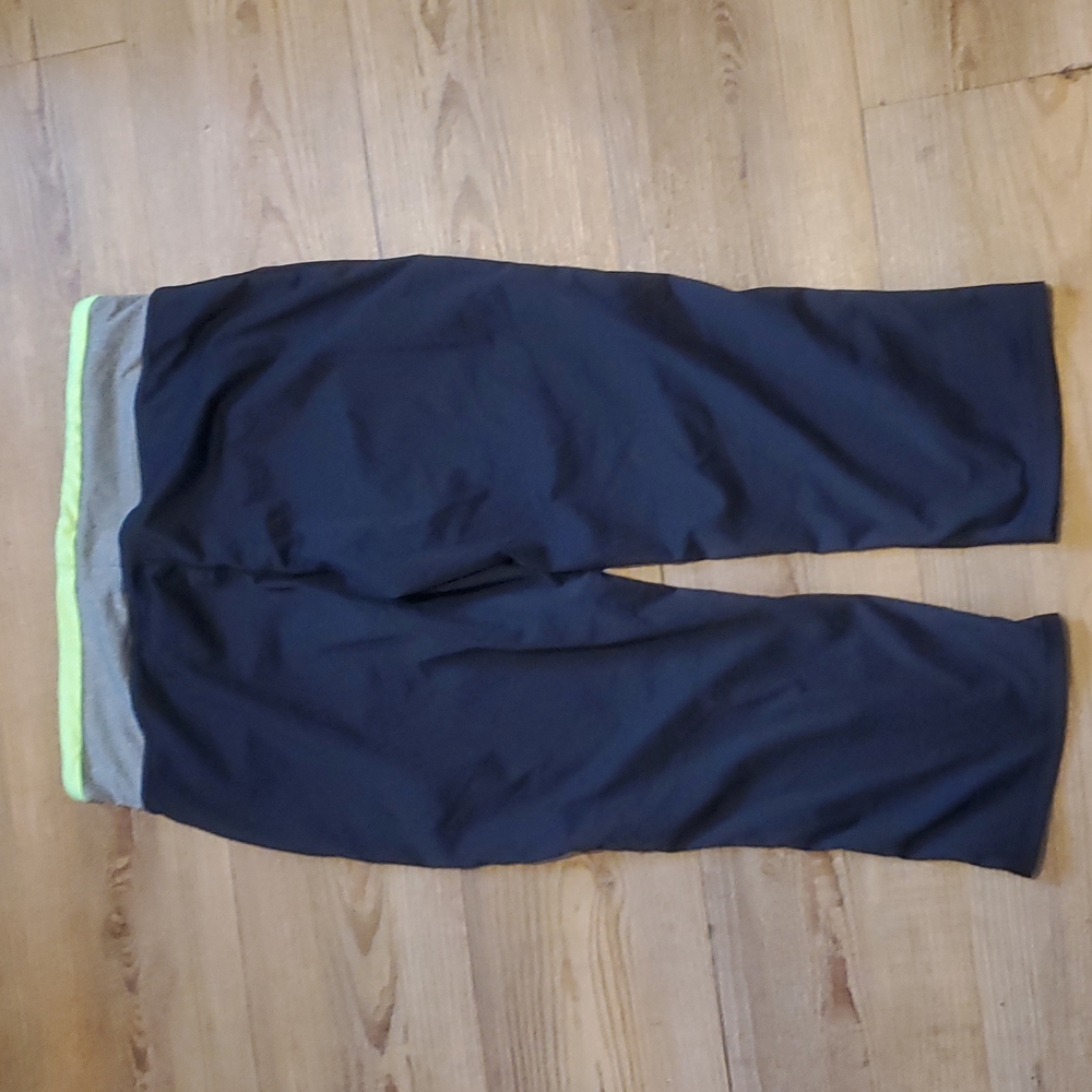 Yoga Capri - Picture 2 of 4